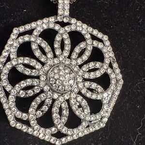 Elegant Silver Pendant Necklace